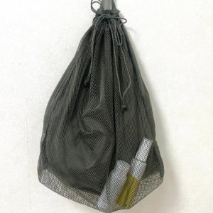 旅＆ジムの荷物「無印良品の巾着」が地味に革命。“見せたい”と“隠したい”を分けられるってこんなに便利なんだ