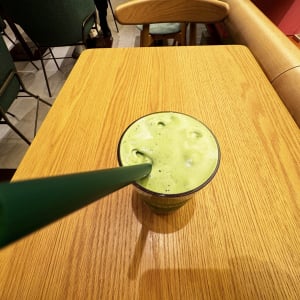 スターバックス ティバーナストア 銀座マロニエ通りで飲める「GINZA石臼抹茶ムースティー＆ストロベリー」が神いわゆるゴッド