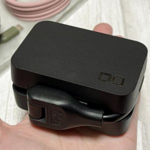 CIOの多機能充電器があれば、もう「宿泊先のコンセントの位置」で困らない