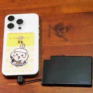 超薄型モバイルバッテリーが最強すぎる件 / カードのように小さいのでサイフに入るレベル