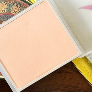 秒で日焼け止めが塗り直せる！「無印良品のUVパウダー」が控えめに言って神でした。汗・テカリ・崩れに強いよ