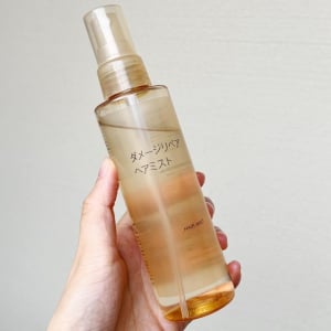 「なんか前髪浮いてる…」をシュッと解決。無印良品のヘアミストが毎朝手放せない理由はね…
