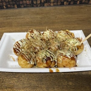 【大阪グルメ】アメリカ村「甲賀流 本店」　吉村洋文知事がひろゆきさんにオススメしていたたこ焼きを食べてみた