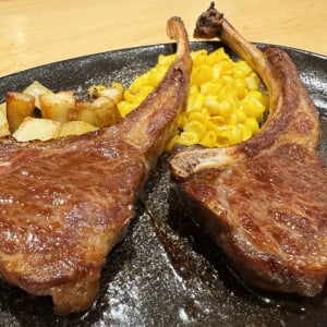香港サイゼリヤの「骨付きラム肉のグリル」が激しくうますぎる件