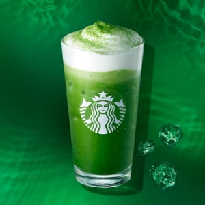 スタバ新作は“冷たい抹茶”！ほろ苦い抹茶の香りと甘いムースがマッチした「涼み 抹茶 ムース ティー」が登場