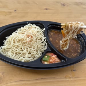 【万博グルメ】オープンは7月19日にずれ込んだが……フードコーナーが充実のネパールパビリオン