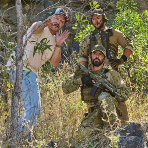 無人機とデルタフォースの史上最悪の脱出作戦映画——『ランド・オブ・バッド』ウィリアム・ユーバンク監督インタビュー