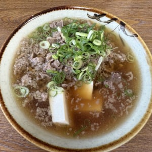 肉うどんのうどん抜き！？　伝説の「肉吸い」発祥のお店　なんば「千とせ本店」に行ってみた