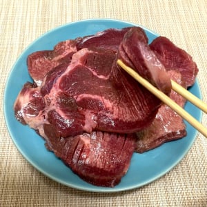 【ふるさと納税】見てくれよこの分厚くて大きい肉を。これ牛タンなんだぜ？ 信じられる？【熊本県水上村】