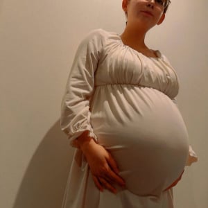 双子を妊娠中の中川翔子さん「風船みたい、飛んでしまいそう」大きなお腹をSNSに投稿し反響　不眠に悩んでいることも明かす