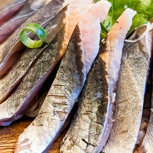 人気居酒屋が「サンマの刺身を出さない理由」を語る / 個体によっては恐ろしい数のアニサキスが寄生している