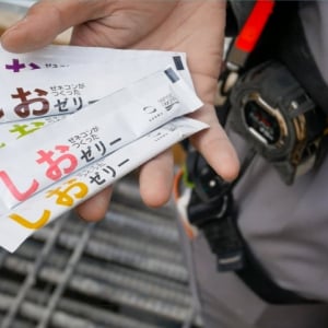 建設現場の熱中症予防として開発された「ゼネコンがつくったしおゼリー」が予想外に売れているらしい件