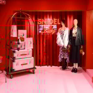 紗栄子やヨンアも来場！ SNIDELが青山で仕掛ける“LUCKY”な体験空間