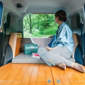 トヨタ シエンタ専用車中泊キットに新モデル「VANLIFE ROOMKITプラス」が登場！