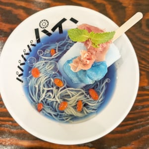 冷やしソーダラーメン「ソソソソソーダ」がメッチャうまそうな件 / パパパパパインで食べられる