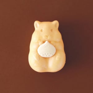 京都発「ハムスターモナカ」が秋の“栗餡”仕立てで登場。かわいすぎる「これ、どうぞ」なポーズに癒される～！