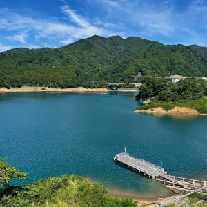 東京から車で約1時間半！神奈川の「宮ケ瀬湖畔」は、絶景とレトロな夏が楽しめる穴場の自然スポット