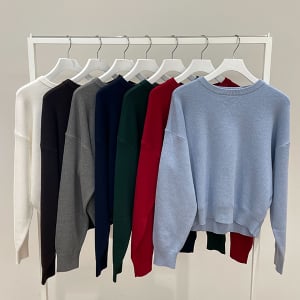 着回し力もこなれ感も◎【UNIQLO : C】2025年秋冬コレクションのセーターとシャツの魅力を徹底解剖！