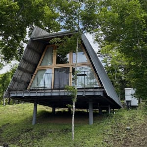 都心から100分。緑に囲まれて静かに過ごせる、自然界隈必見の「SANU 2nd Home 山中湖1st」が素敵すぎる