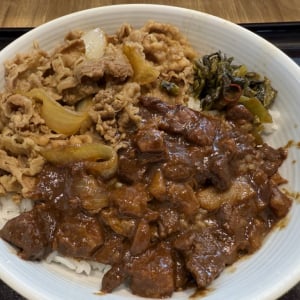 吉野家にてSPICY CURRY魯珈監修の「牛魯肉飯」が9月1日に登場！　「肉だく」を早速食べてみた