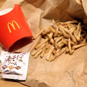 【マクドナルド】焼きそばの粉末ソースが余ったらシャカシャカポテトにするとうまい