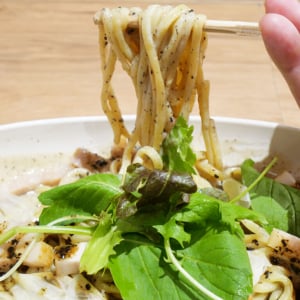 回転寿司屋「くら寿司」のスパゲッティは食べる者を回転させる