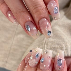 セボンスター感ある「ジュエリーネイル」がこの秋流行る予感！キラキラの宝石がかわいすぎってSNSで話題だよ