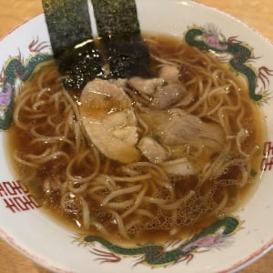 醤油の香りがもはや華やか！ キンレイ「お水がいらないプレミアム 飯田商店醤油らぁ麺」が発売