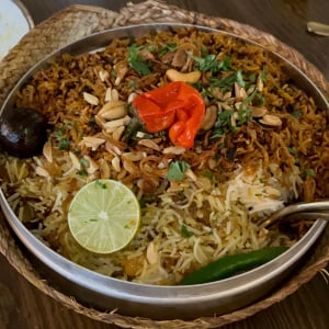 絶品ラクダ料理と「サウジ文化を味わえる」体験型レストラン！ Aseebレストラン