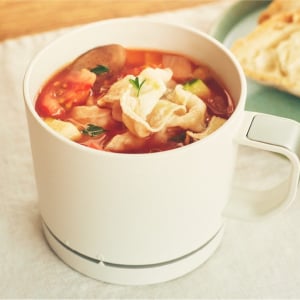スープ・味噌汁などの液体を入れて飲むだけで塩味・旨味の味わいを引き出すエレキソルトカップ