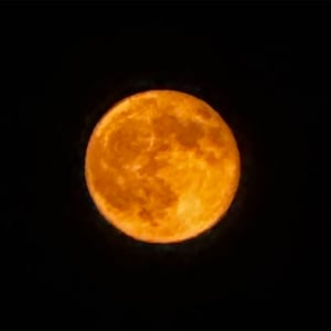 iPhoneで秋葉原から皆既月食を撮影した結果