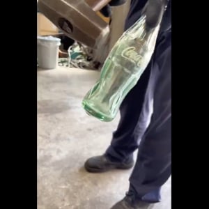 ガラス瓶にペットボトル容器を被せて熱収縮すると強度がマシマシになる？ →実験者「実用性はございません」