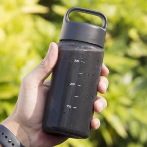 無印良品の「目盛付きボトル」をコーヒー専用として使っています。お散歩のお供にピッタリな理由はね…