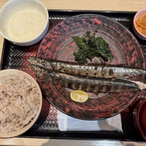 脂がのってウマかった　例年より1か月早く登場の大戸屋「生さんまの炭火焼き」を食べてみた