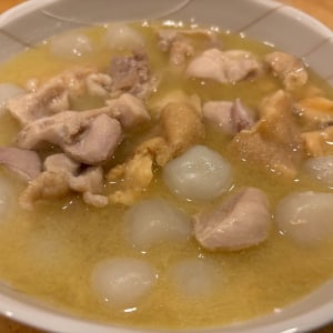 山形名物「玉こんにゃく」×新旬屋本店「金の鶏中華」！ 山形コラボの「金の鶏玉こんにゃく」が絶品