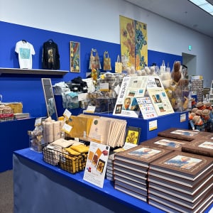 「ゴッホ展 家族がつないだ画家の夢」のグッズを紹介！ミッフィーあみぐるみやサンエックスコラボに注目