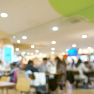 ママの声は魔法の言葉？ショッピングモールでパパたちが一斉に動き出した瞬間