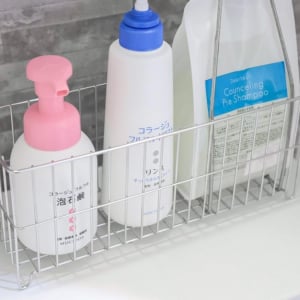 無印良品の隠れた名作で「シャンプーの底がヌメる問題」を浮かせずに解決！壁に貼るより良いかも