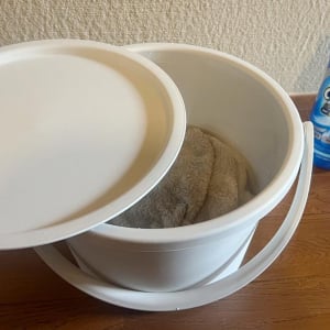 無印良品でなにげなく買った「フタ付きバケツ」が洗濯の必需品に。ここまで使いやすいなんて…！