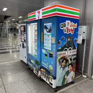 タイにはセブンイレブンの自販機があっておにぎりが買えるよ