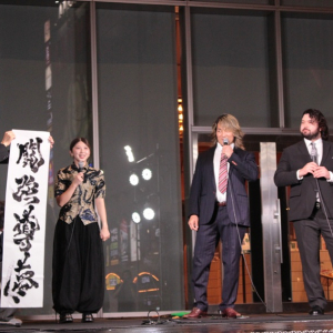 【会見レポ】竹内朱莉、“闘強導夢” を熱筆して棚橋弘至、ウルフアロンを奮い立たせる