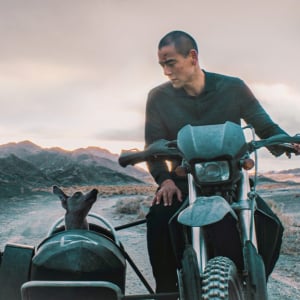 罪を背負った青年と犬の絆を美しい映像で紡ぐ　映画『ブラックドッグ』グァン・フー監督インタビュー「1つのシーンに28日かけることもありました」