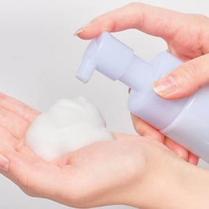 黄色いボトルのクレンジングオイルで有名なアテニア。実は「洗顔」もいいって知ってた？