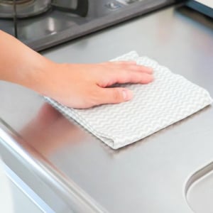 洗ってもニオイが気になる、ふきん問題。カフェで使ってた「使い切りダスター」で一気に解決した