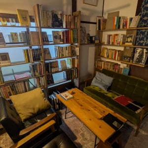 本好きが“趣味”で始めたフシギな図書館 — 鎌倉「材木座文庫」【ぶらり、図書館めぐり】