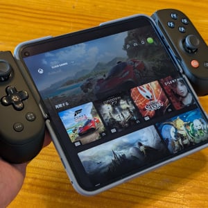 Pixel 10 Pro FoldとBackboneコントローラーを組み合わせたらいい感じだった