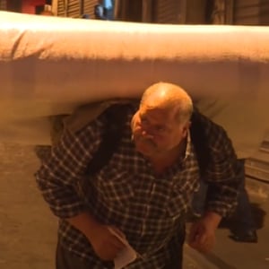 おじさんたちが200キロの荷物を担ぐ?イスタンブールの商業を支える仕事人たち