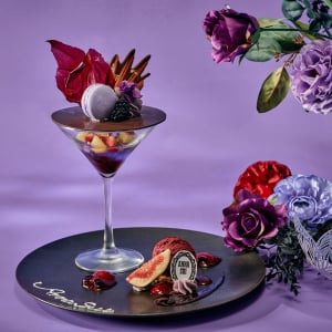 「ANNA SUI」×ザ ストリングス 表参道「Cafe & Dining ZelkovA」ハロウィンイベント開催　限定コースにファッションショーも