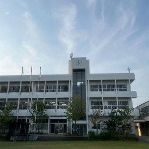 廃校をリノベーションしたおしゃれスポット。淡路島にある『ei-to』はファッションからアートまで楽しめる