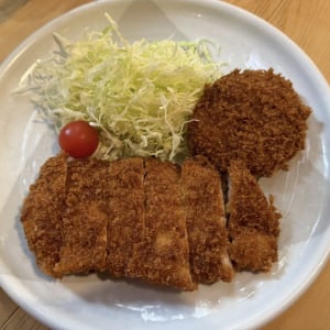 【横浜グルメ】創業99周年・横浜「勝烈庵」の自家製ソースが素晴らしい! ロース用のソースもあり
